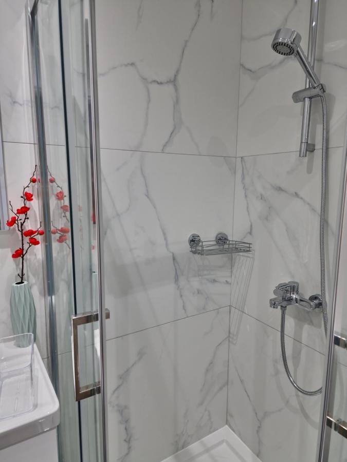Carisa Deluxe Apartment With Jacuzzi 라르나카 외부 사진
