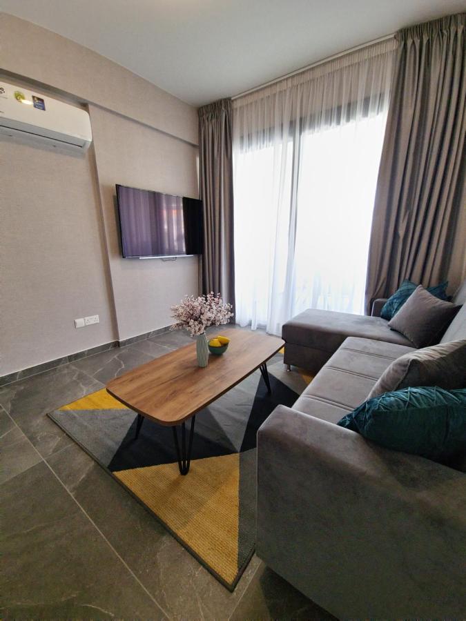 Carisa Deluxe Apartment With Jacuzzi 라르나카 외부 사진