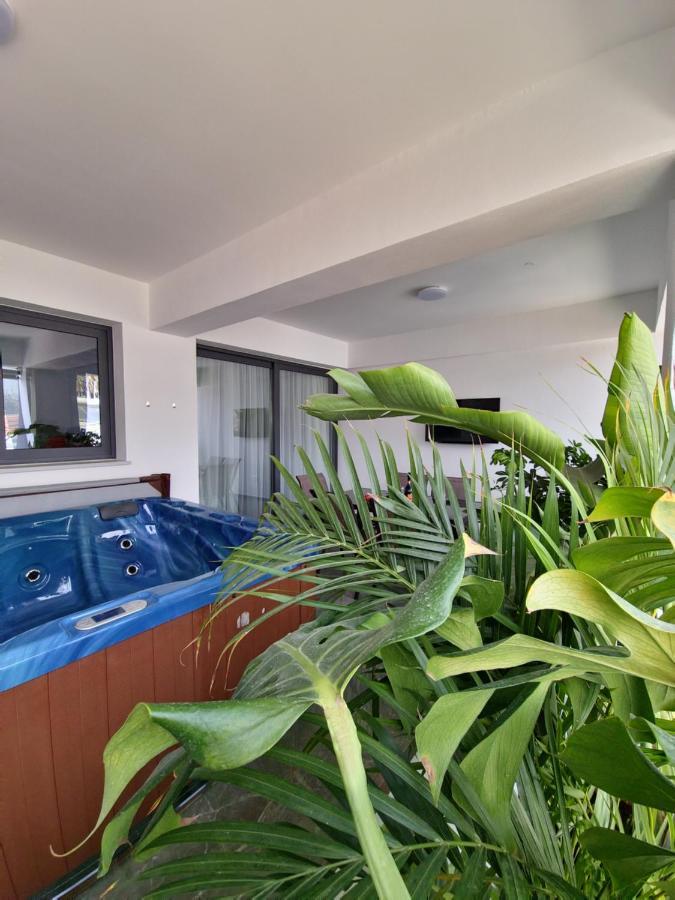 Carisa Deluxe Apartment With Jacuzzi 라르나카 외부 사진