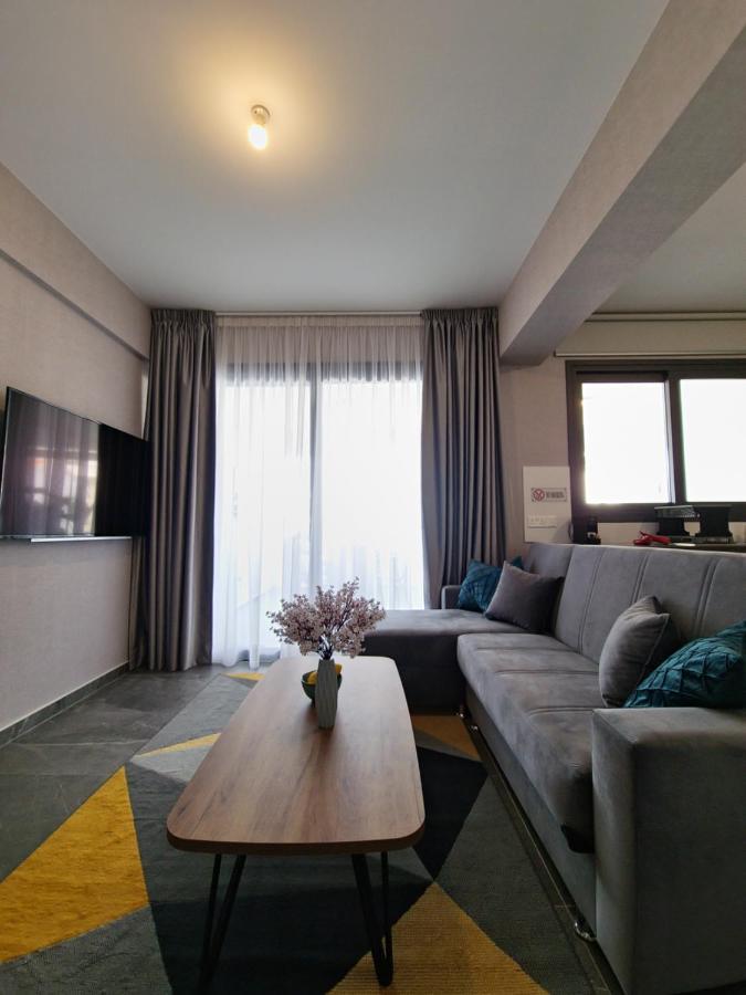 Carisa Deluxe Apartment With Jacuzzi 라르나카 외부 사진