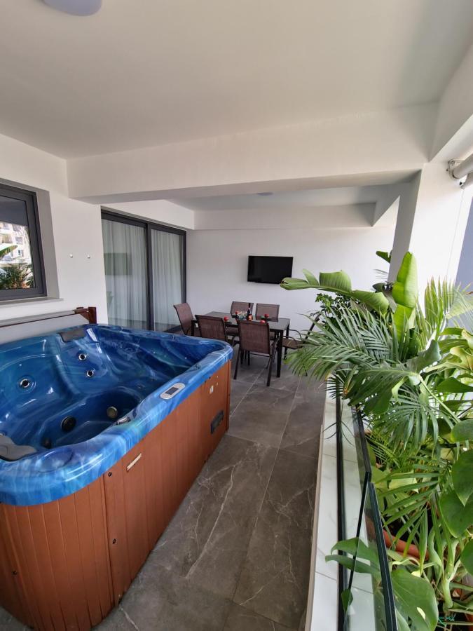 Carisa Deluxe Apartment With Jacuzzi 라르나카 외부 사진