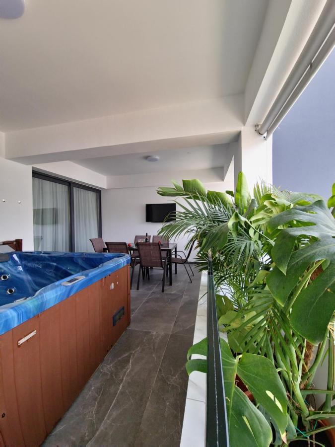 Carisa Deluxe Apartment With Jacuzzi 라르나카 외부 사진
