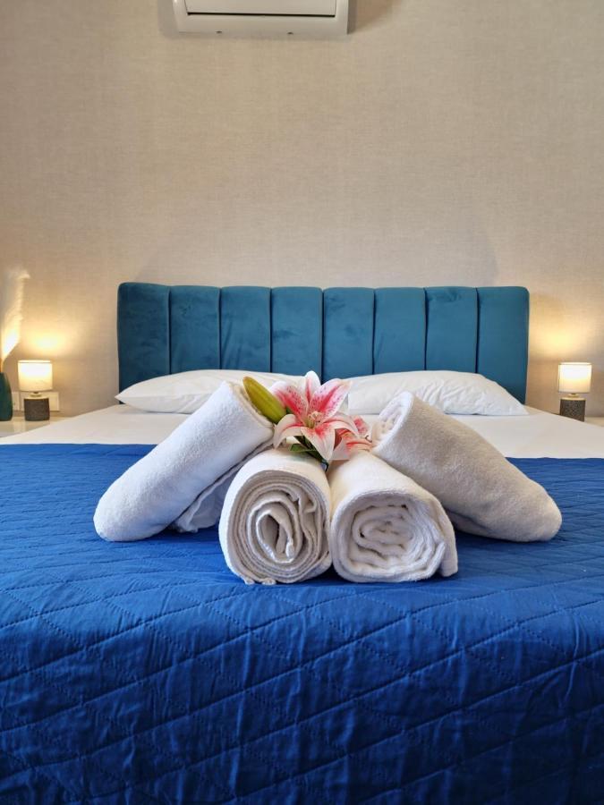 Carisa Deluxe Apartment With Jacuzzi 라르나카 외부 사진